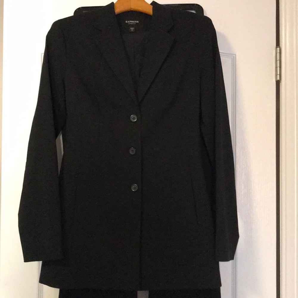 Express Suit - Picture 2 of 8